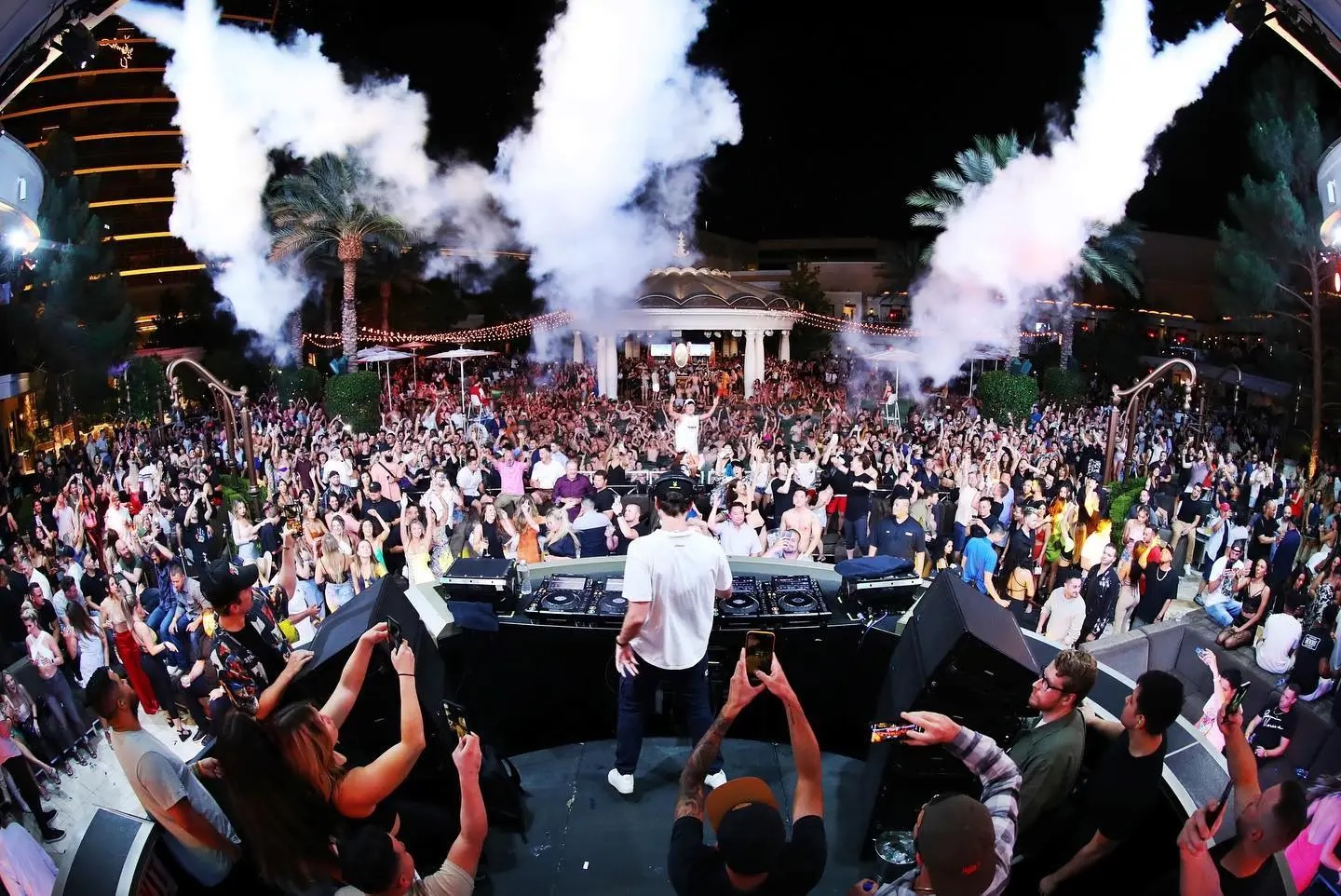 Las Vegas nightclub VIP access bottle service